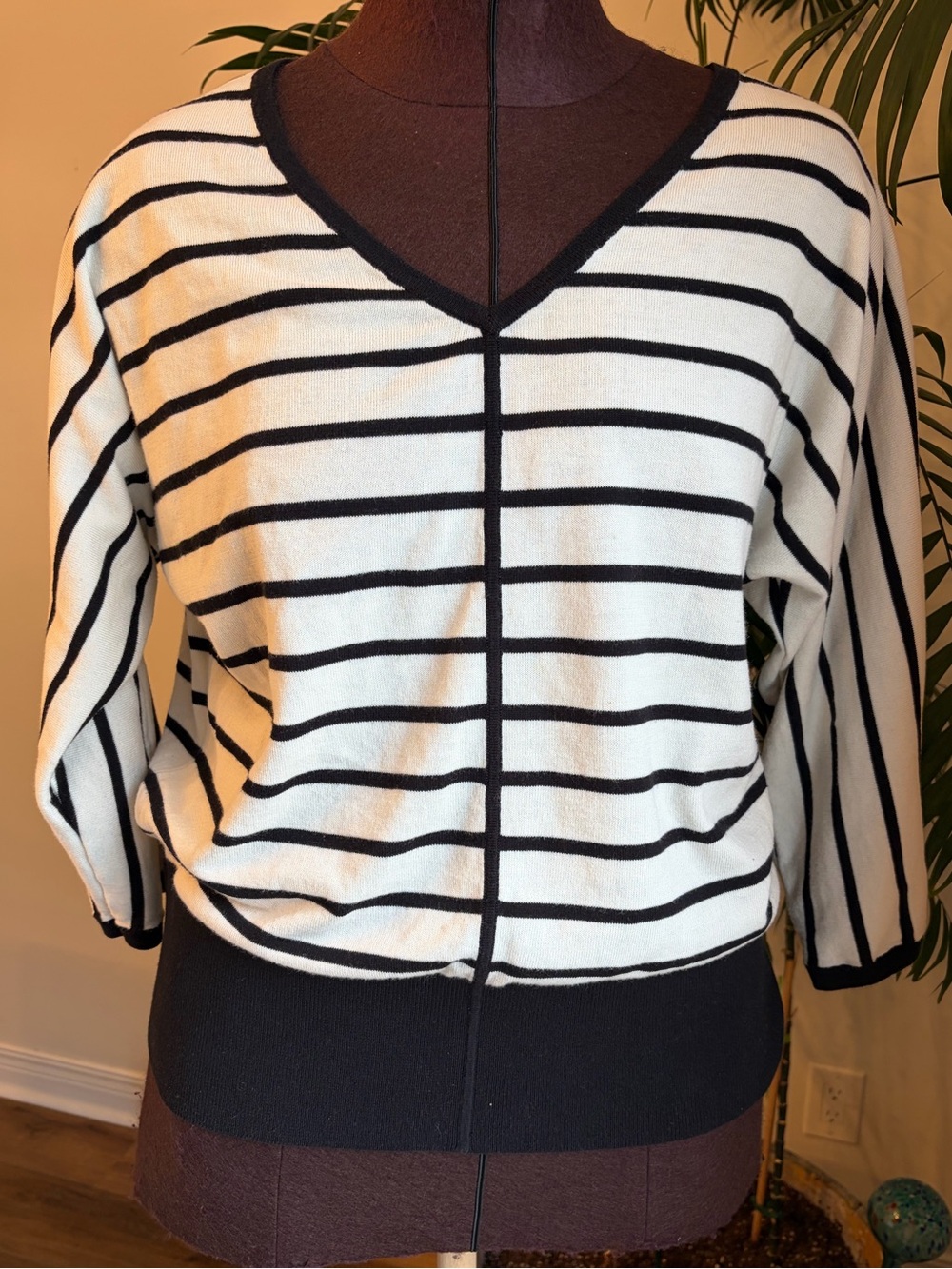 Talbots Women’s V-Neck Top Sz L